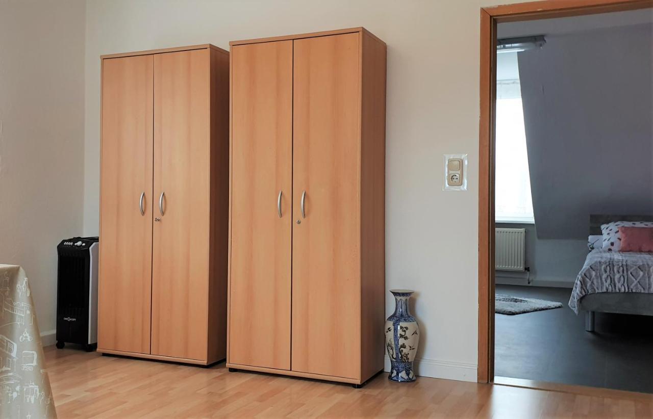 Apartment Bayreuth, Grosse Ferienwohnung Im Haus Mit Kunst, 3 Schlafzimmer, Kueche, Parkplatz Buitenkant foto