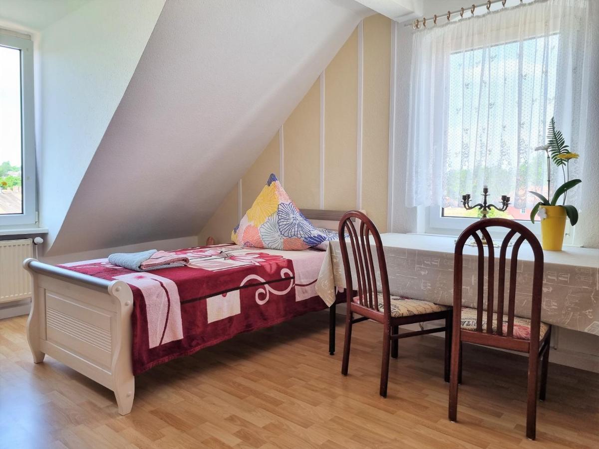 Apartment Bayreuth, Grosse Ferienwohnung Im Haus Mit Kunst, 3 Schlafzimmer, Kueche, Parkplatz Buitenkant foto
