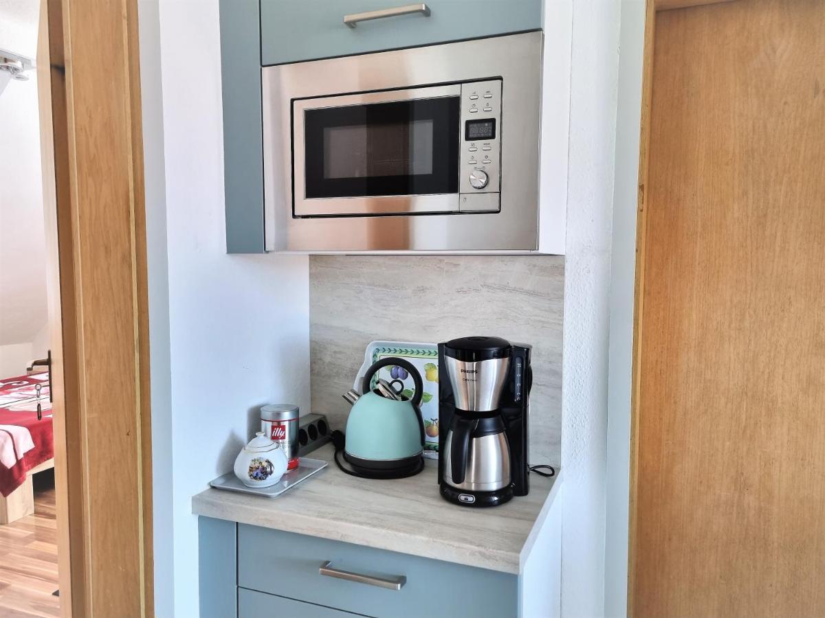 Apartment Bayreuth, Grosse Ferienwohnung Im Haus Mit Kunst, 3 Schlafzimmer, Kueche, Parkplatz Buitenkant foto