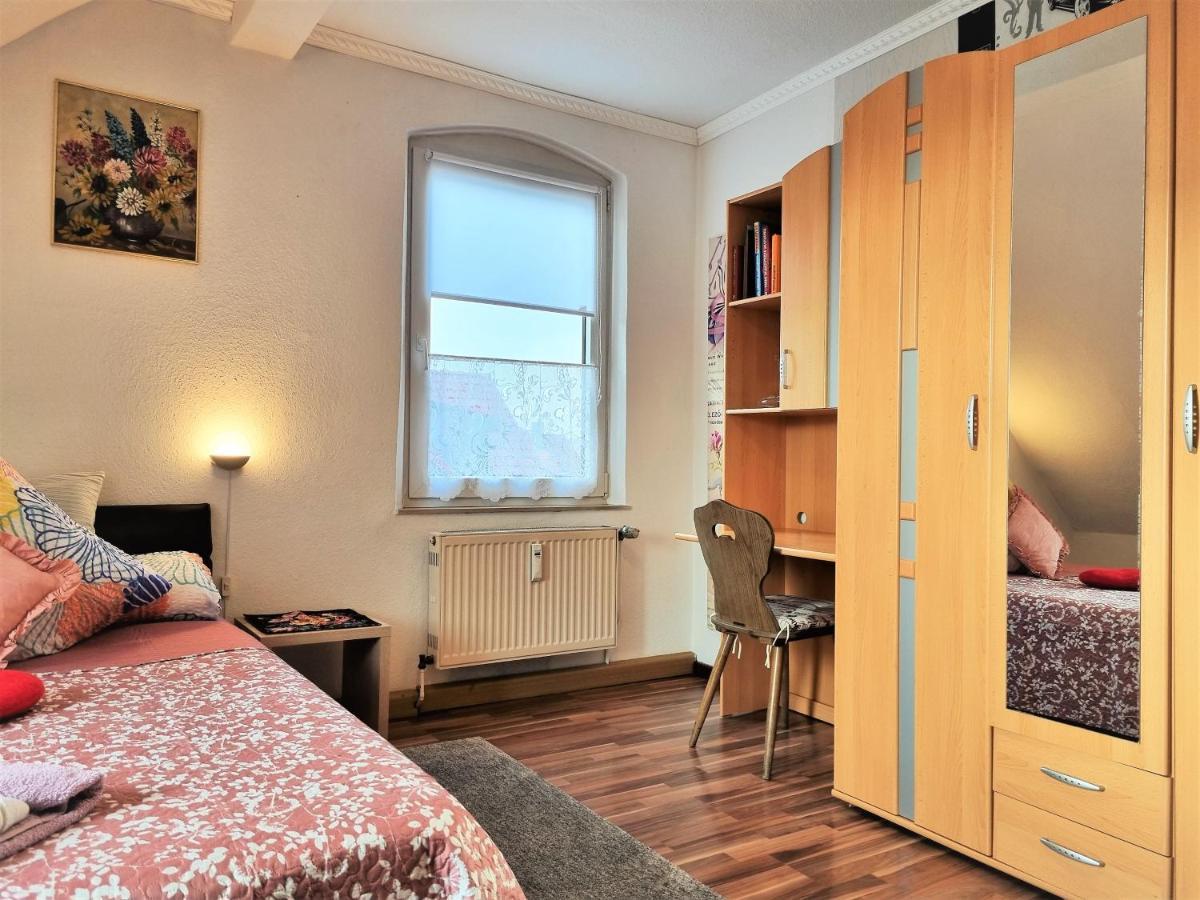 Apartment Bayreuth, Grosse Ferienwohnung Im Haus Mit Kunst, 3 Schlafzimmer, Kueche, Parkplatz Buitenkant foto