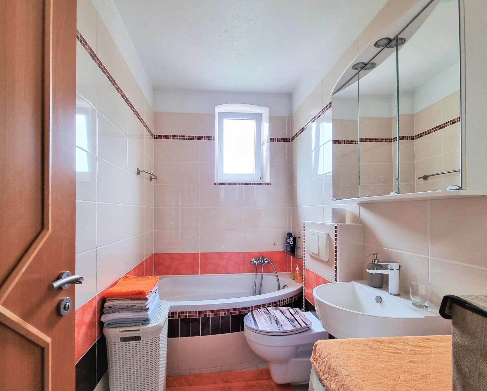 Apartment Bayreuth, Grosse Ferienwohnung Im Haus Mit Kunst, 3 Schlafzimmer, Kueche, Parkplatz Buitenkant foto